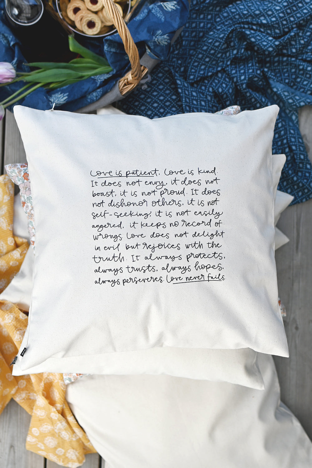 Kuddfodral sytt genom hjälpprojekt i Indien: Love is patient