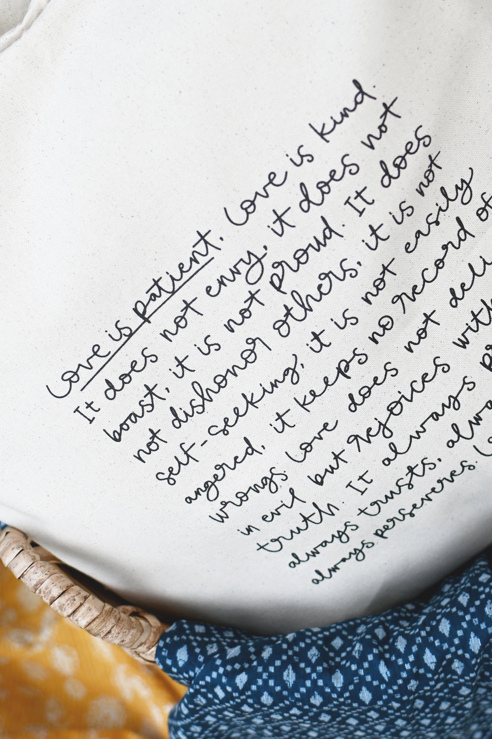 Kuddfodral sytt genom hjälpprojekt i Indien: Love is patient