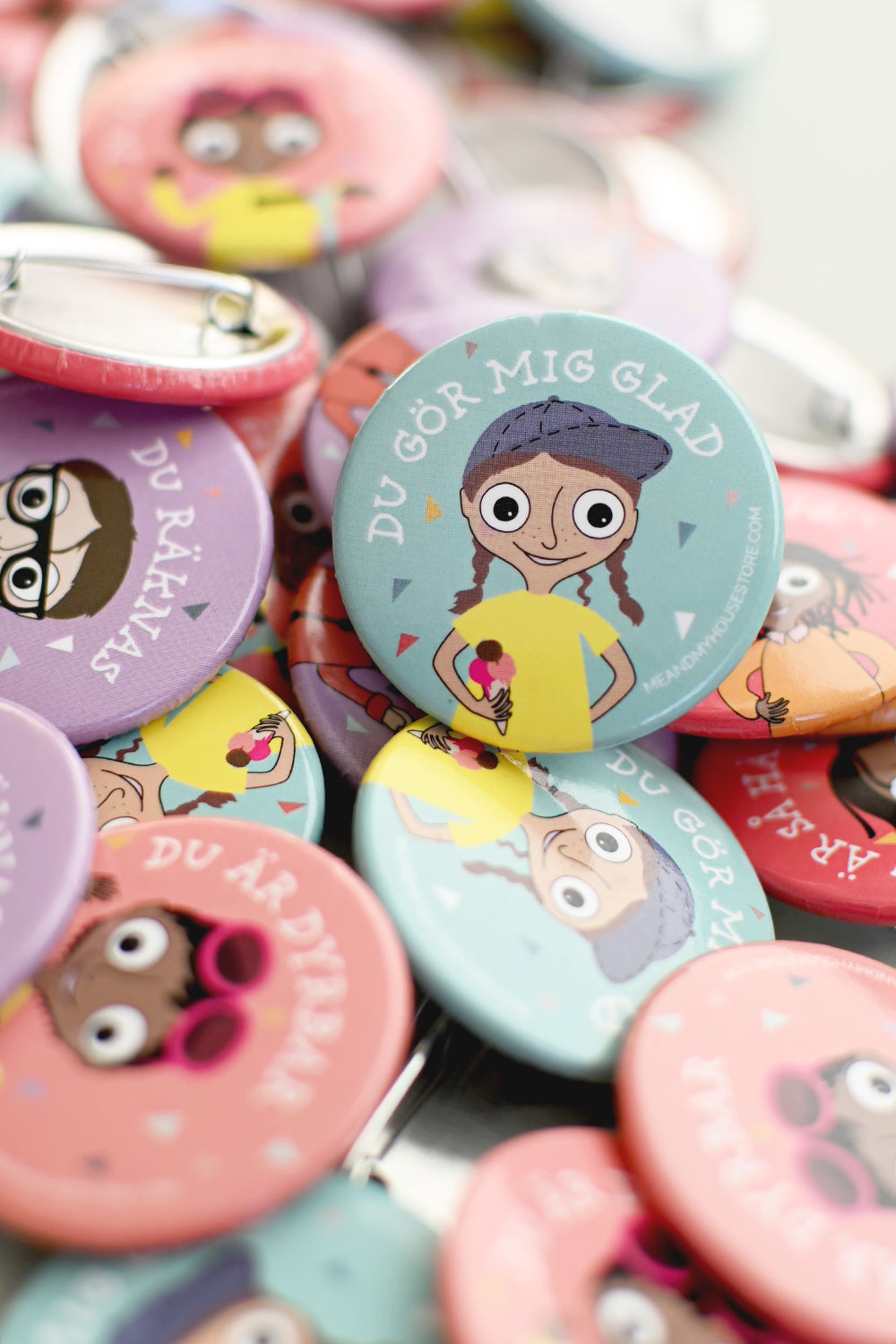 Knappar i storpack: Glada ungar