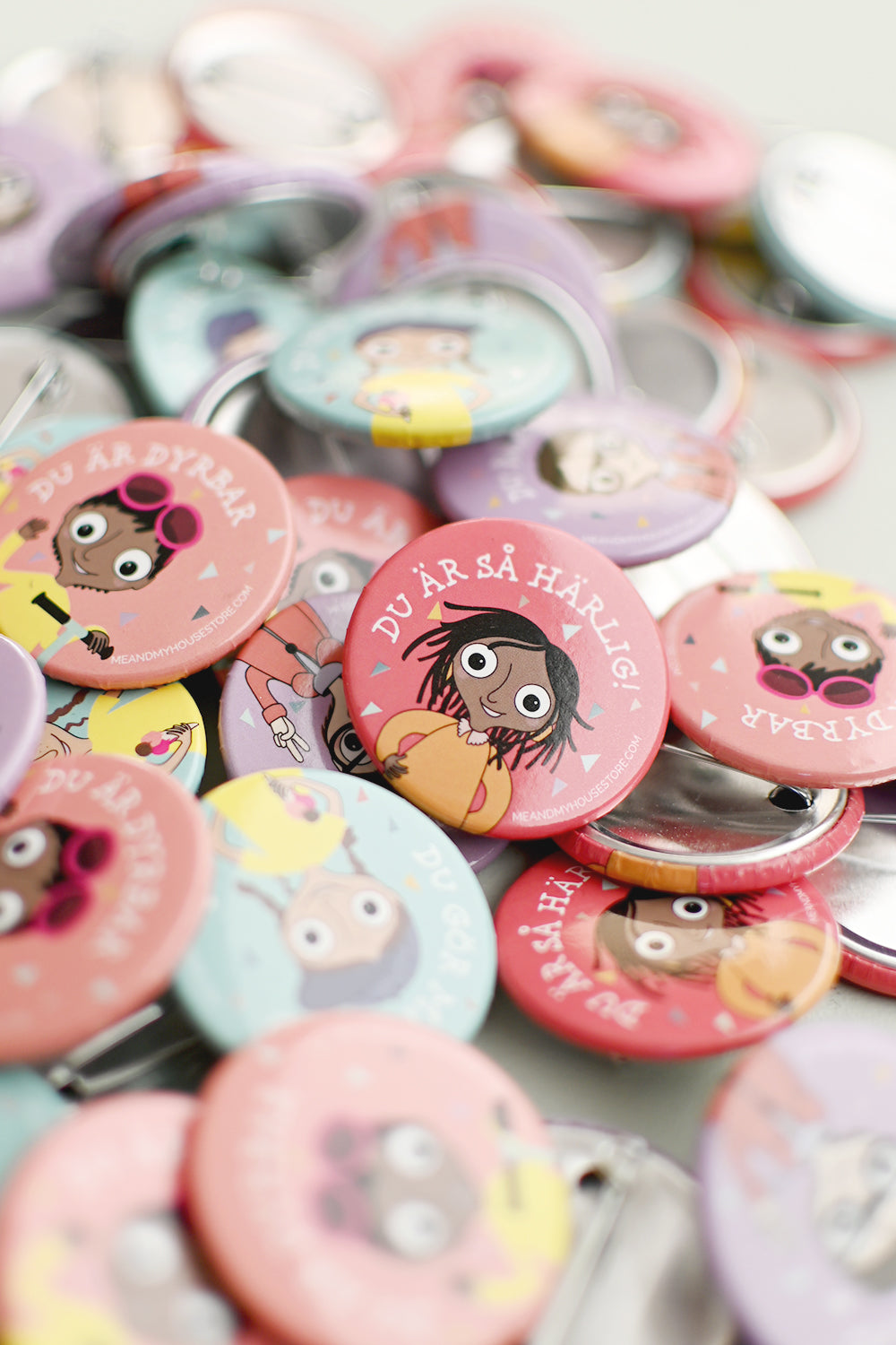 Knappar i storpack: Glada ungar