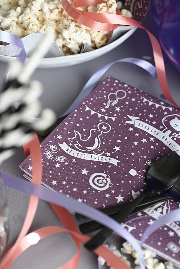 Kul barnservett med cirkustema