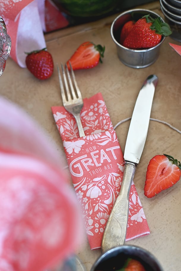 Korallrosa servett: How great Thou art!