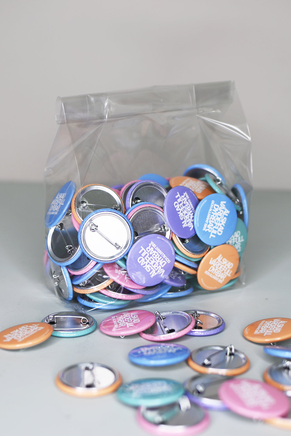 Knappar i storpack: Älskad, värdefull, dyrbar (nya färger)