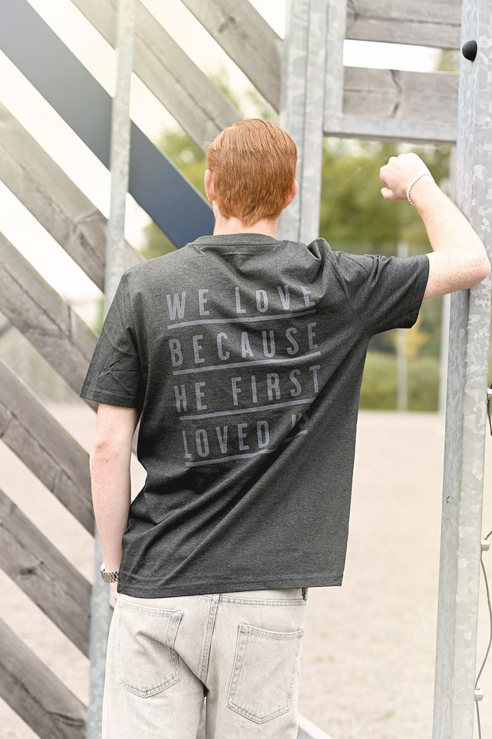 Eko-t-shirt: We love because He first loved us