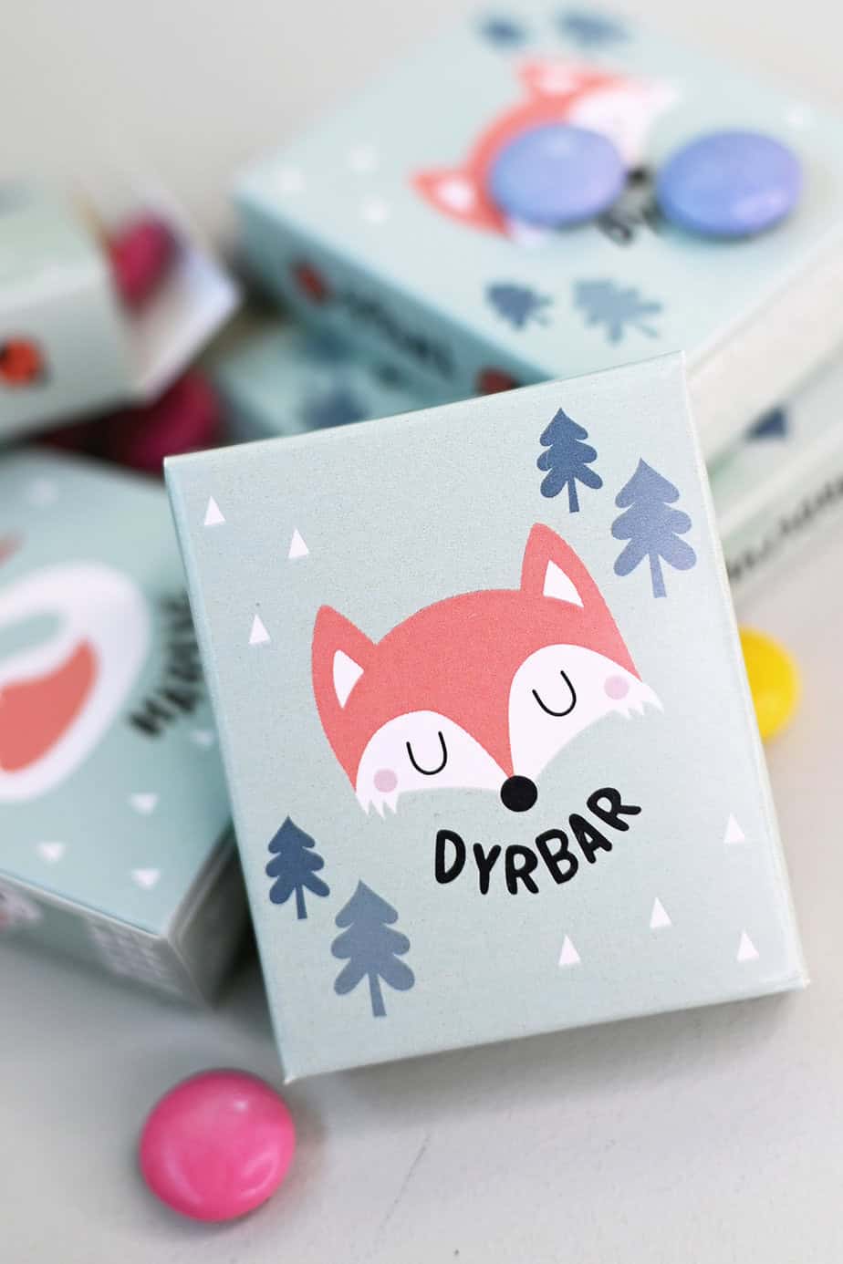 Tablettask med skogens djur: Härlig, dyrbar, trygg, älskad