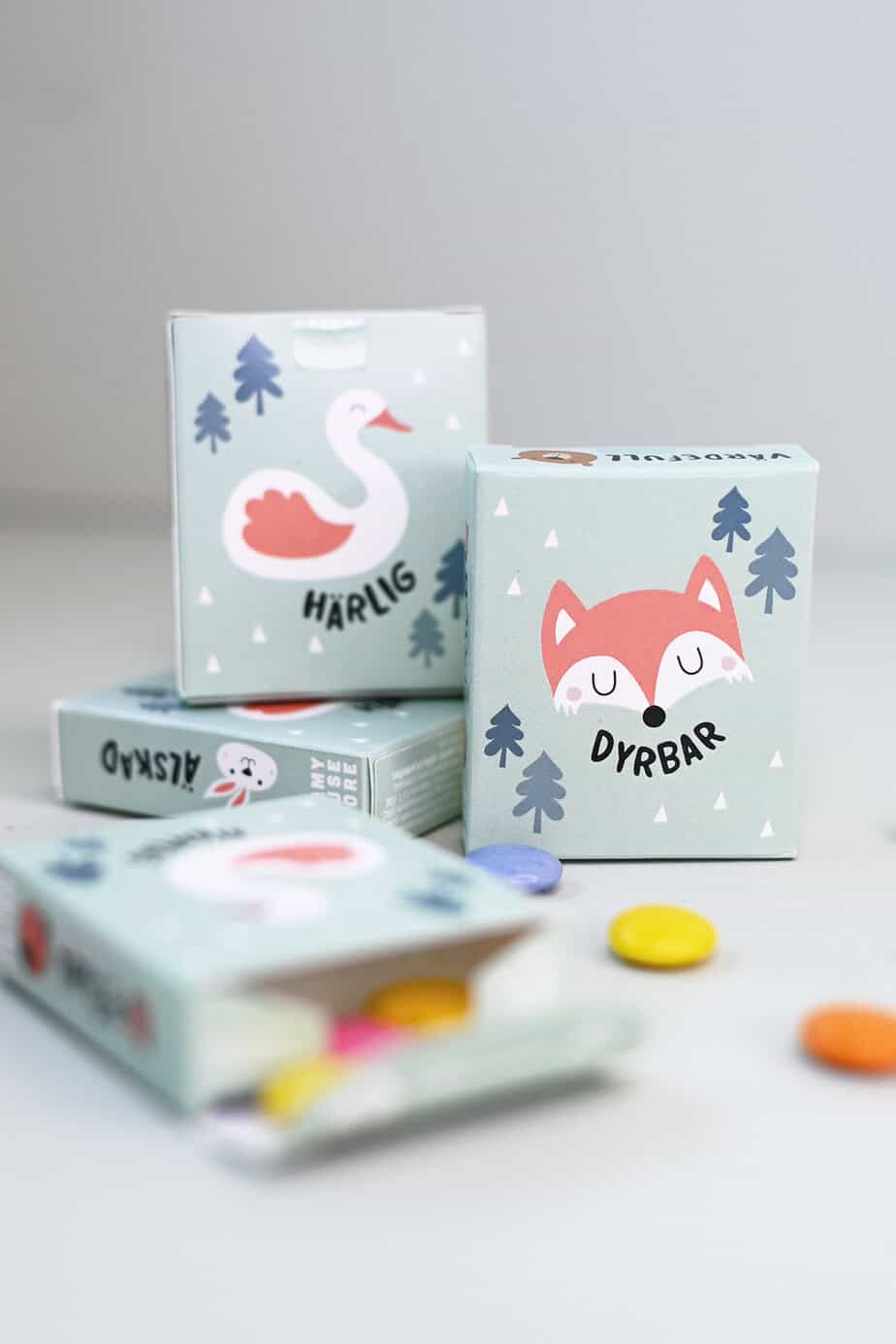 Tablettask med skogens djur: Härlig, dyrbar, trygg, älskad