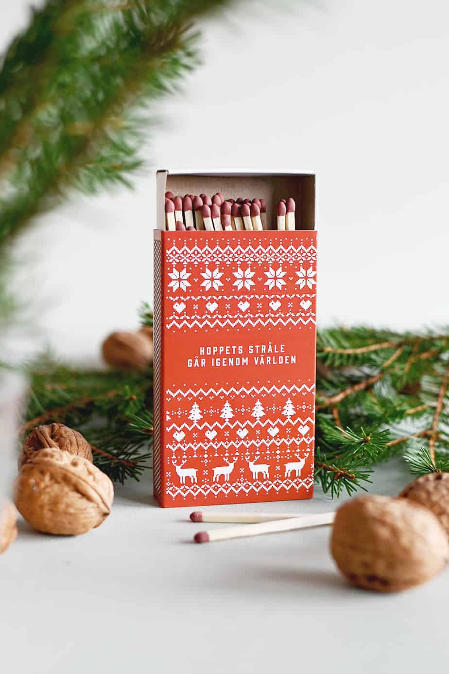 Stor tändsticksask: Hoppets stråle går igenom världen