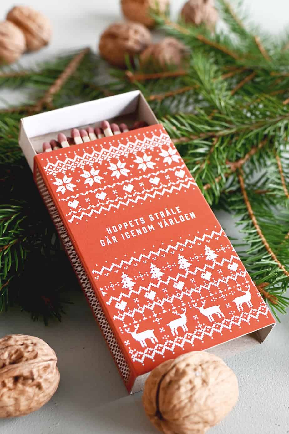 Stor tändsticksask: Hoppets stråle går igenom världen