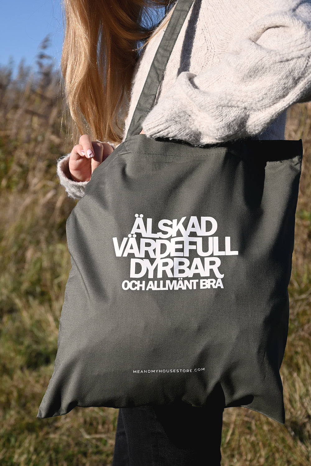 Tygkasse i olivgrönt: Älskad, värdefull, dyrbar