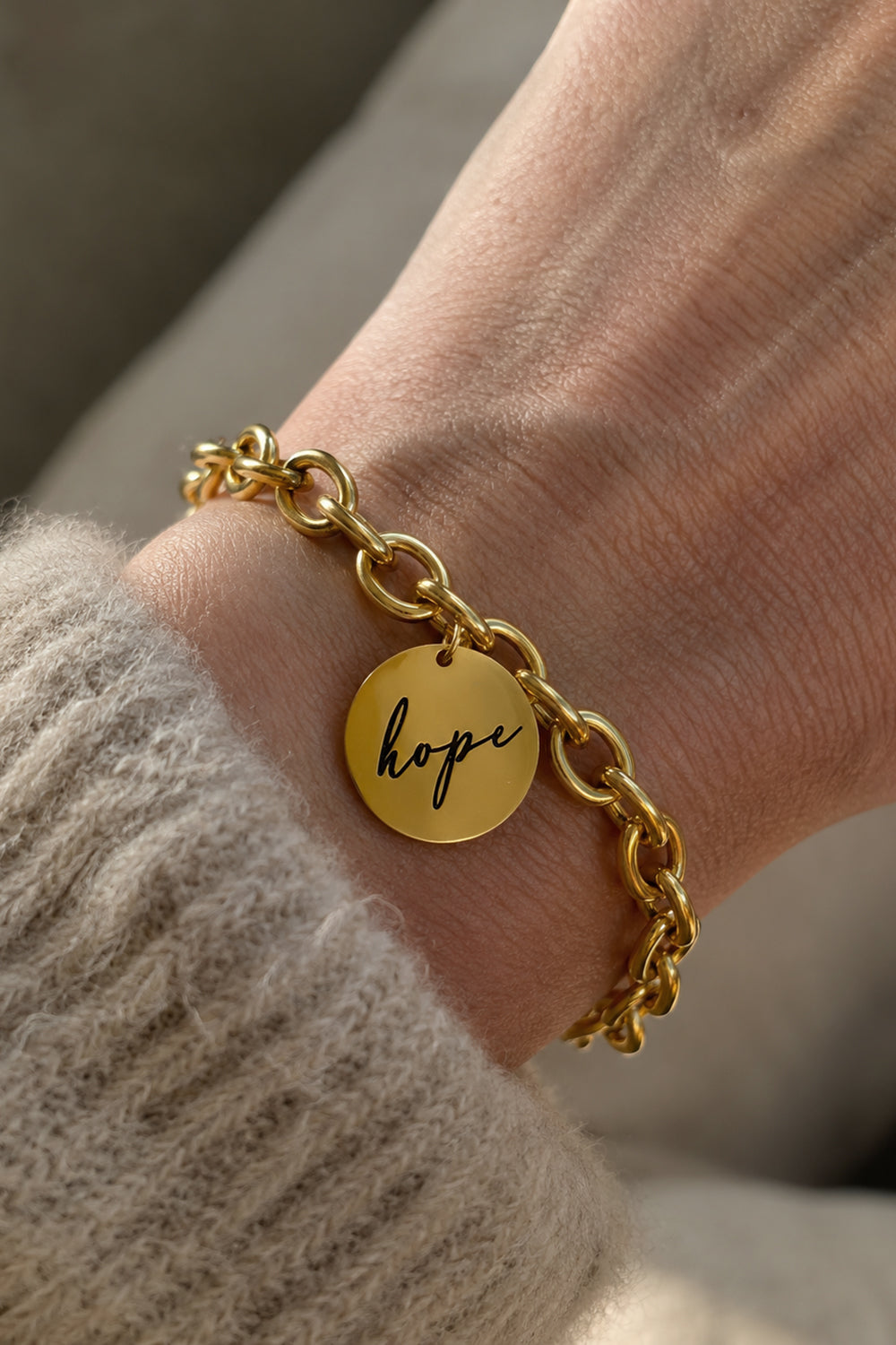 Guldfärgat armband: Hope