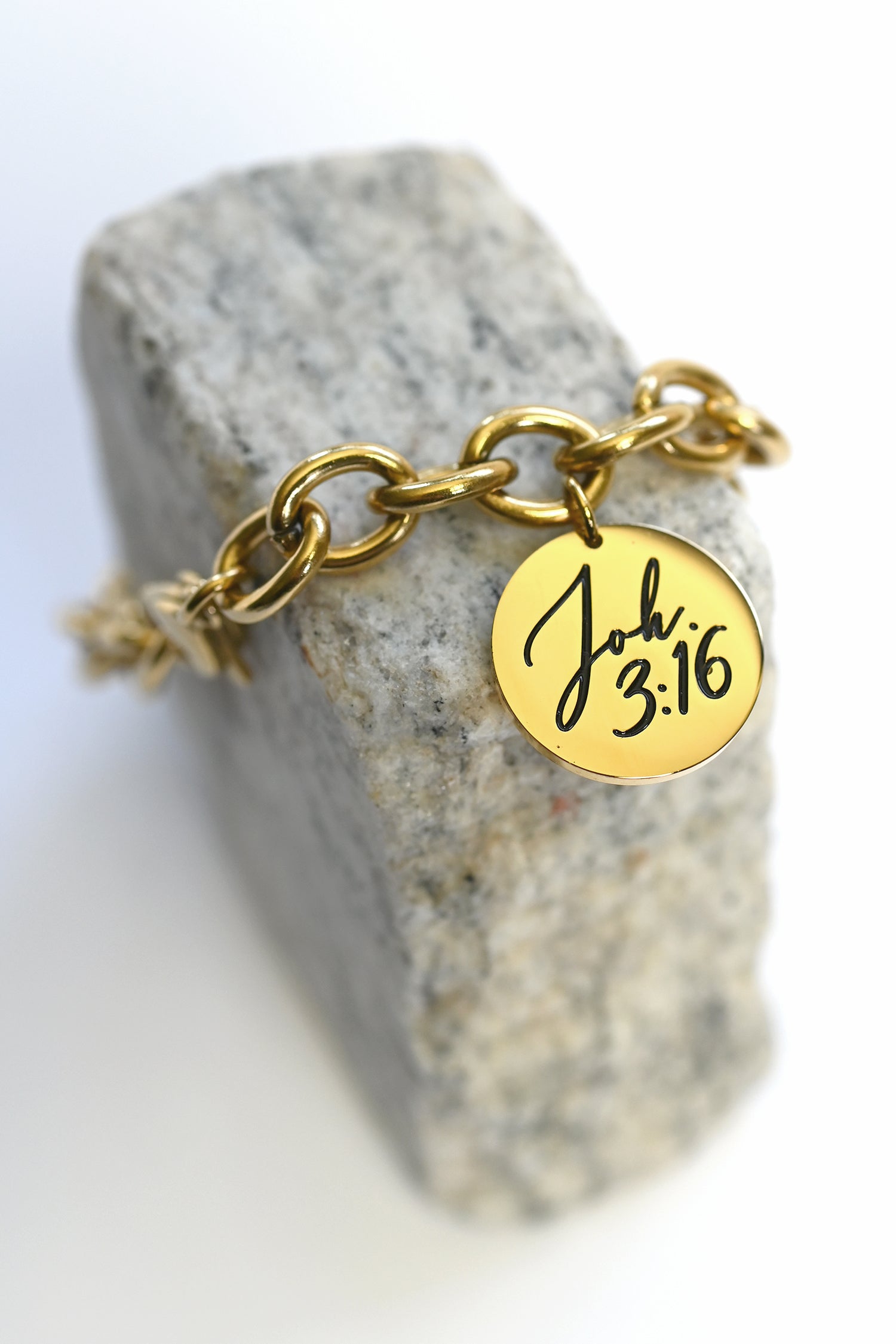 Guldfärgat armband: Joh. 3:16