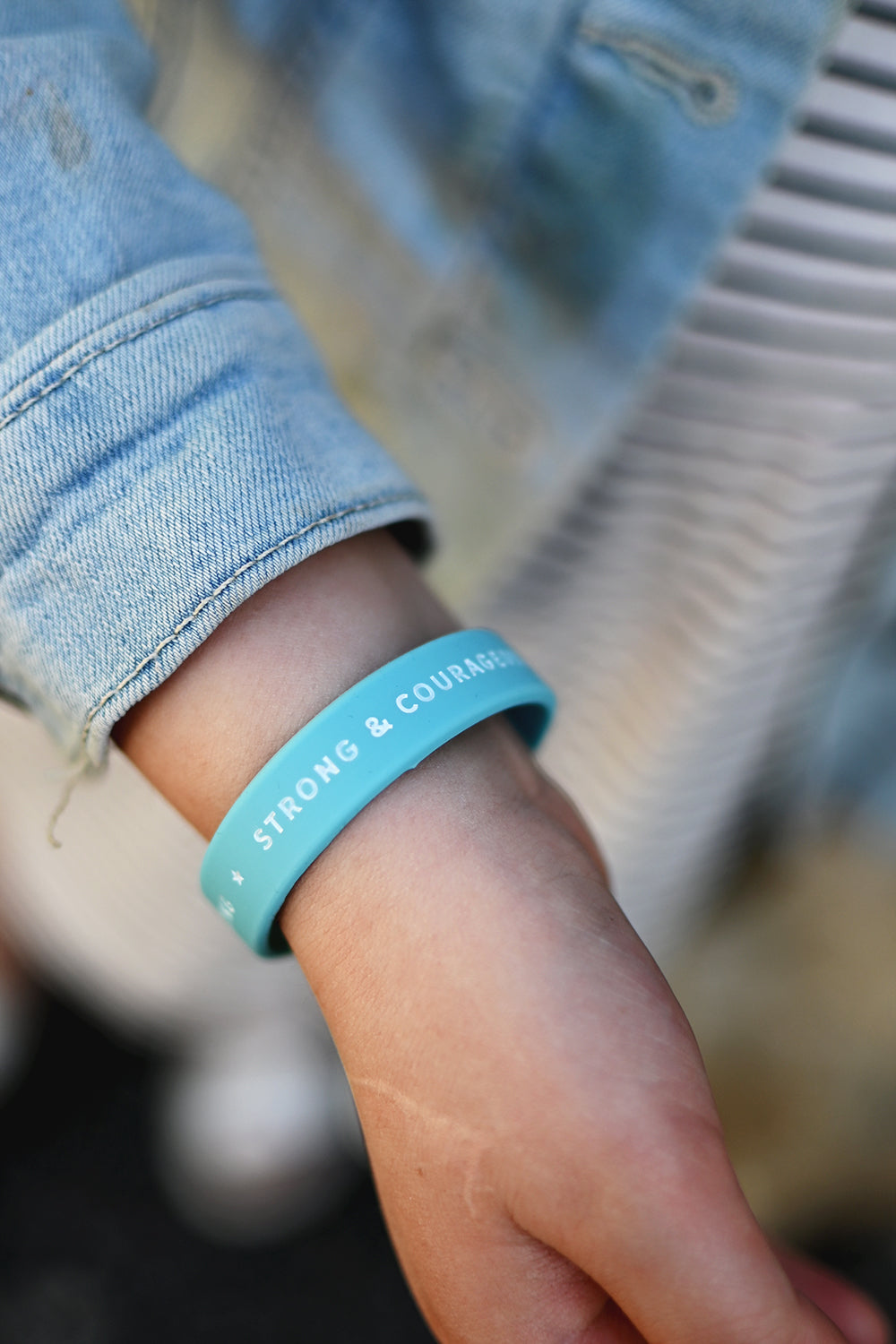 Silikonarmband: Amazing, strong & courageous, blessed (barnstorlek)