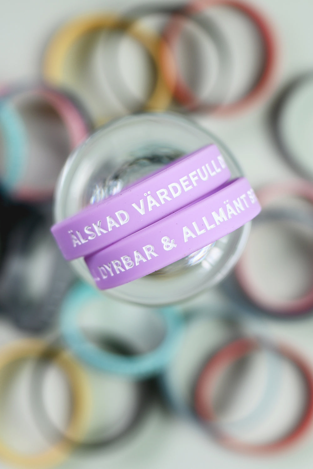 Silikonarmband i barnstorlek: Älskad, värdefull, dyrbar (lila)