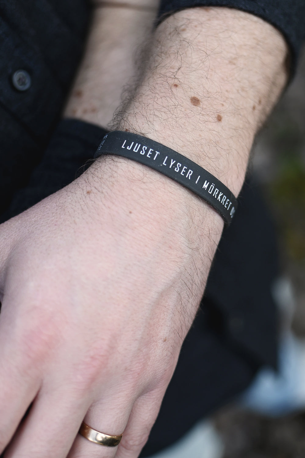 Silikonarmband: Ljuset lyser i mörkret