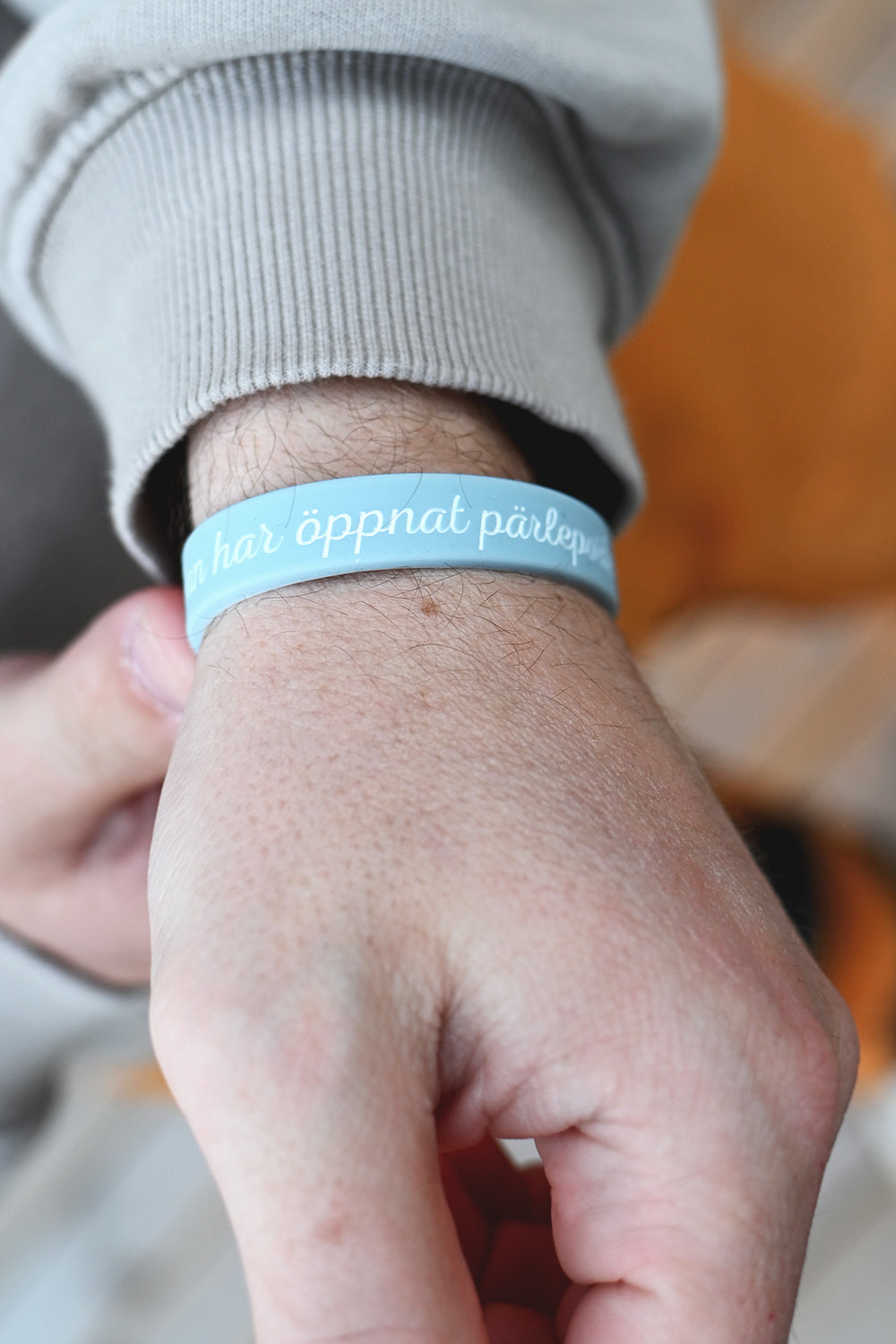Silikonarmband: Han har öppnat pärleporten
