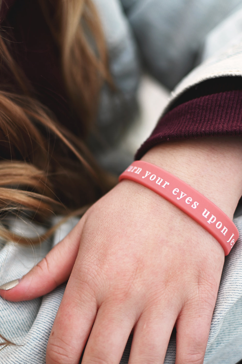 Silikonarmband i tonårsstorlek: Turn your eyes upon Jesus