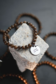 Armband av träpärlor: Lean on me