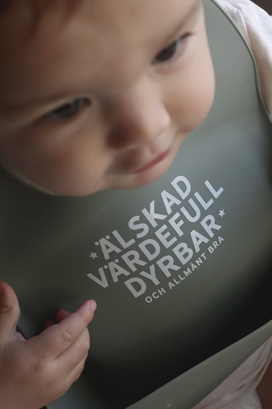 Sköngrön haklapp i mjuk silikon: Älskad, värdefull, dyrbar och allmänt bra