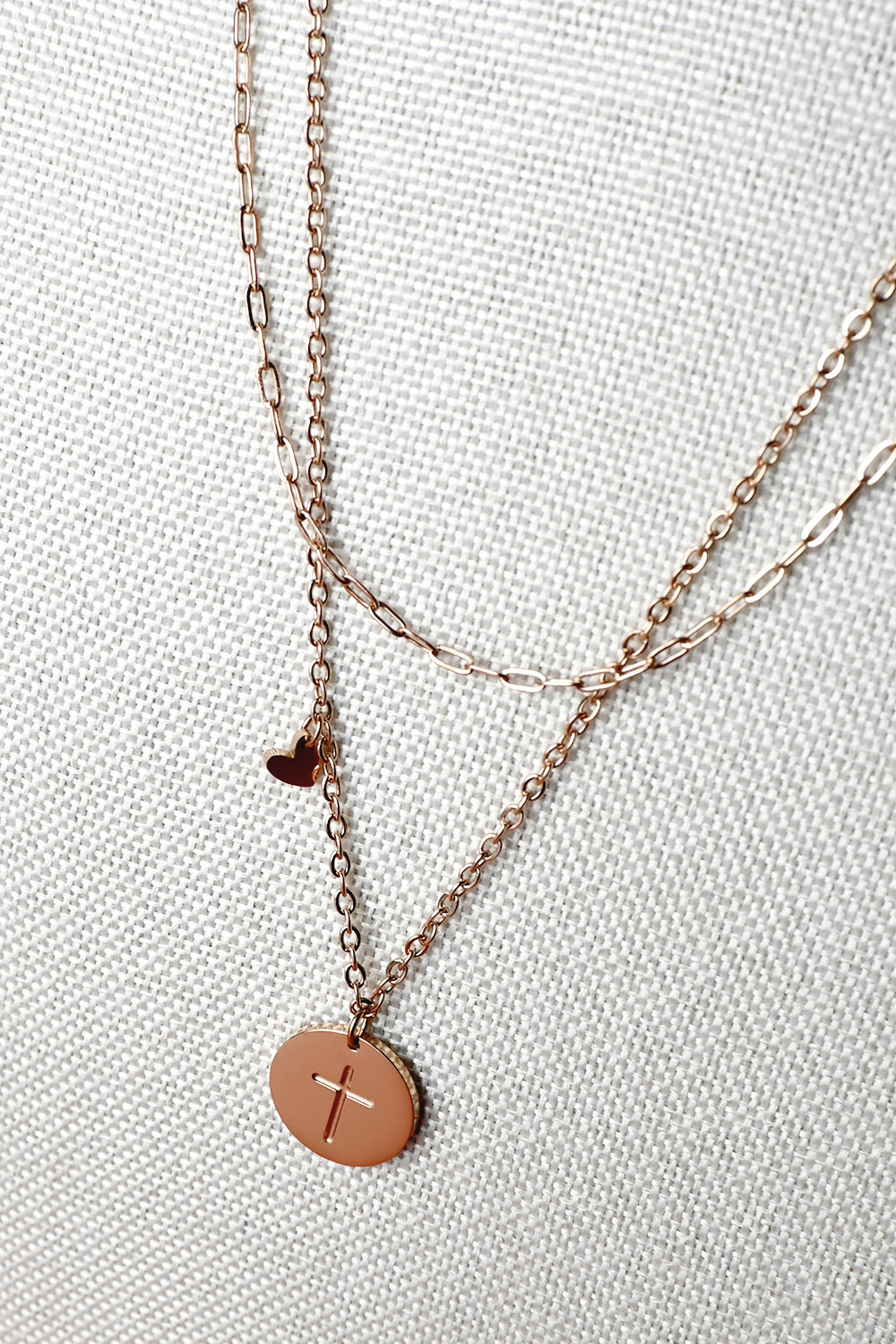 Roséfärgat dubbelt halsband: Kors