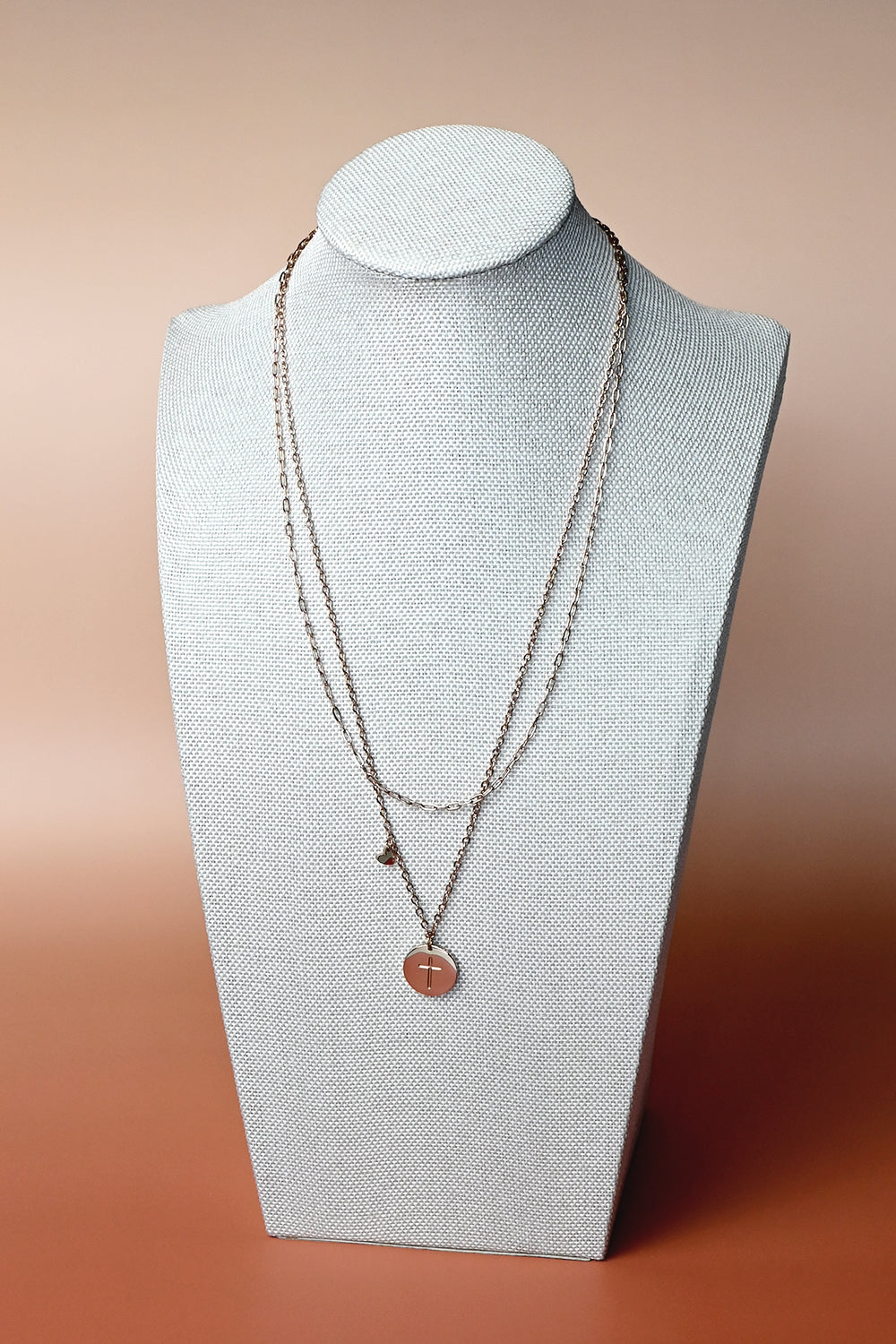 Roséfärgat dubbelt halsband: Kors