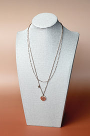 Roséfärgat dubbelt halsband: Kors