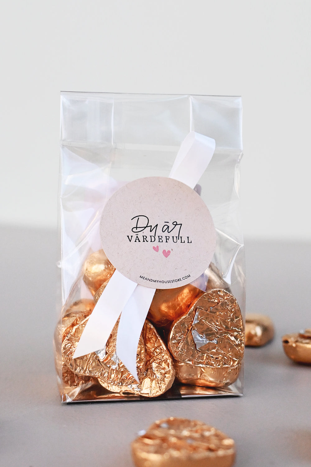 Hasselnötshjärtan med guldfolie: Du är värdefull