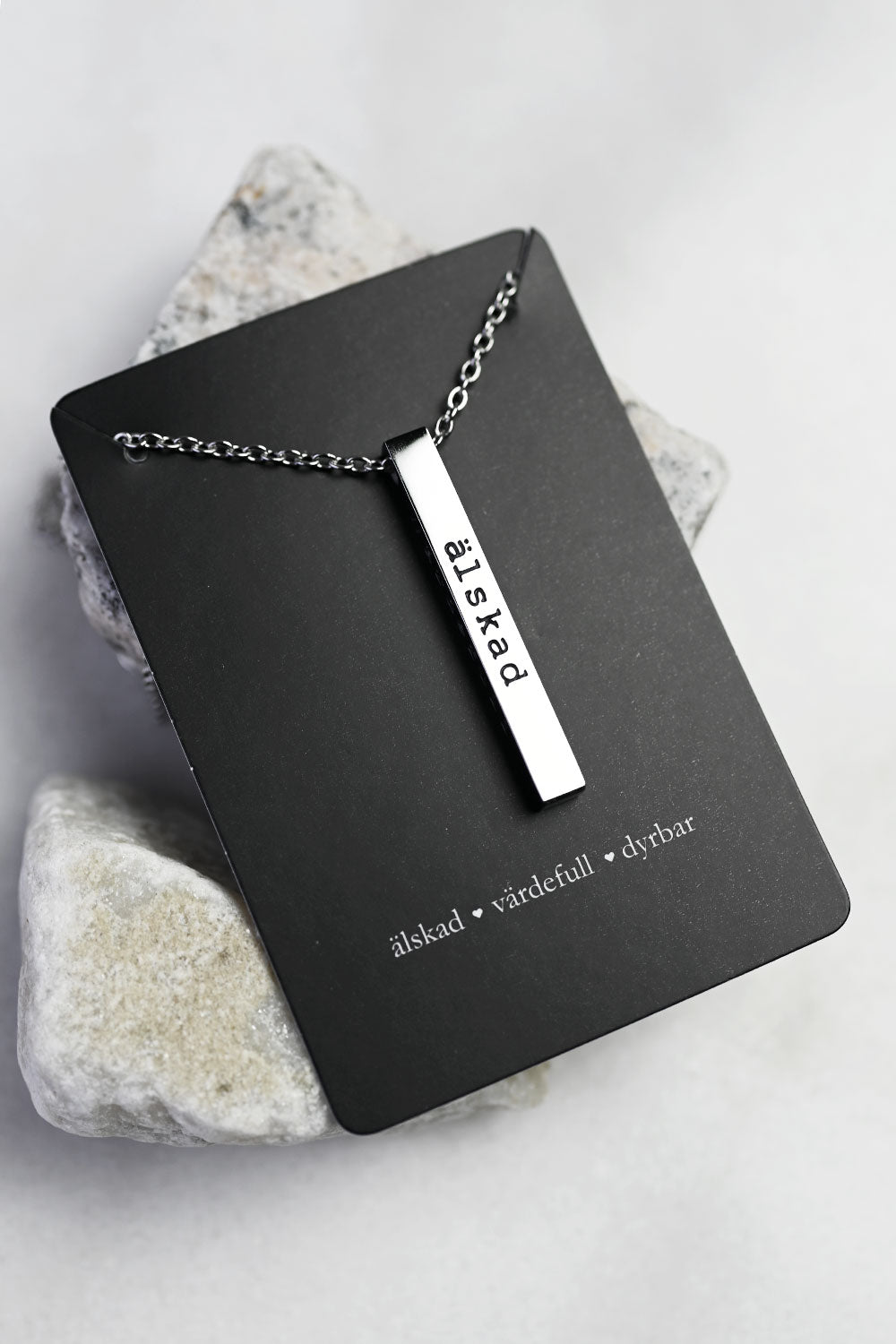 Halsband med stav: Älskad, värdefull, dyrbar