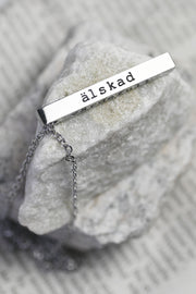 Halsband med stav: Älskad, värdefull, dyrbar