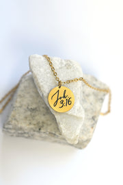 Guldfärgat halsband: Joh. 3:16