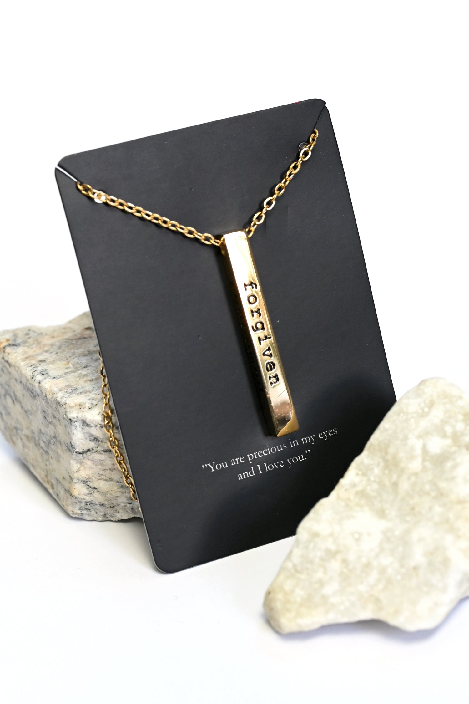 Guldfärgat halsband med stav: Forgiven