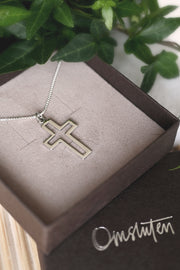 Halsband i silver: Ihåligt kors
