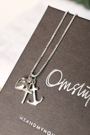 Halsband i silver: Tro, hopp & kärlek