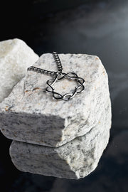Halsband med grövre kedja: Törnkronan