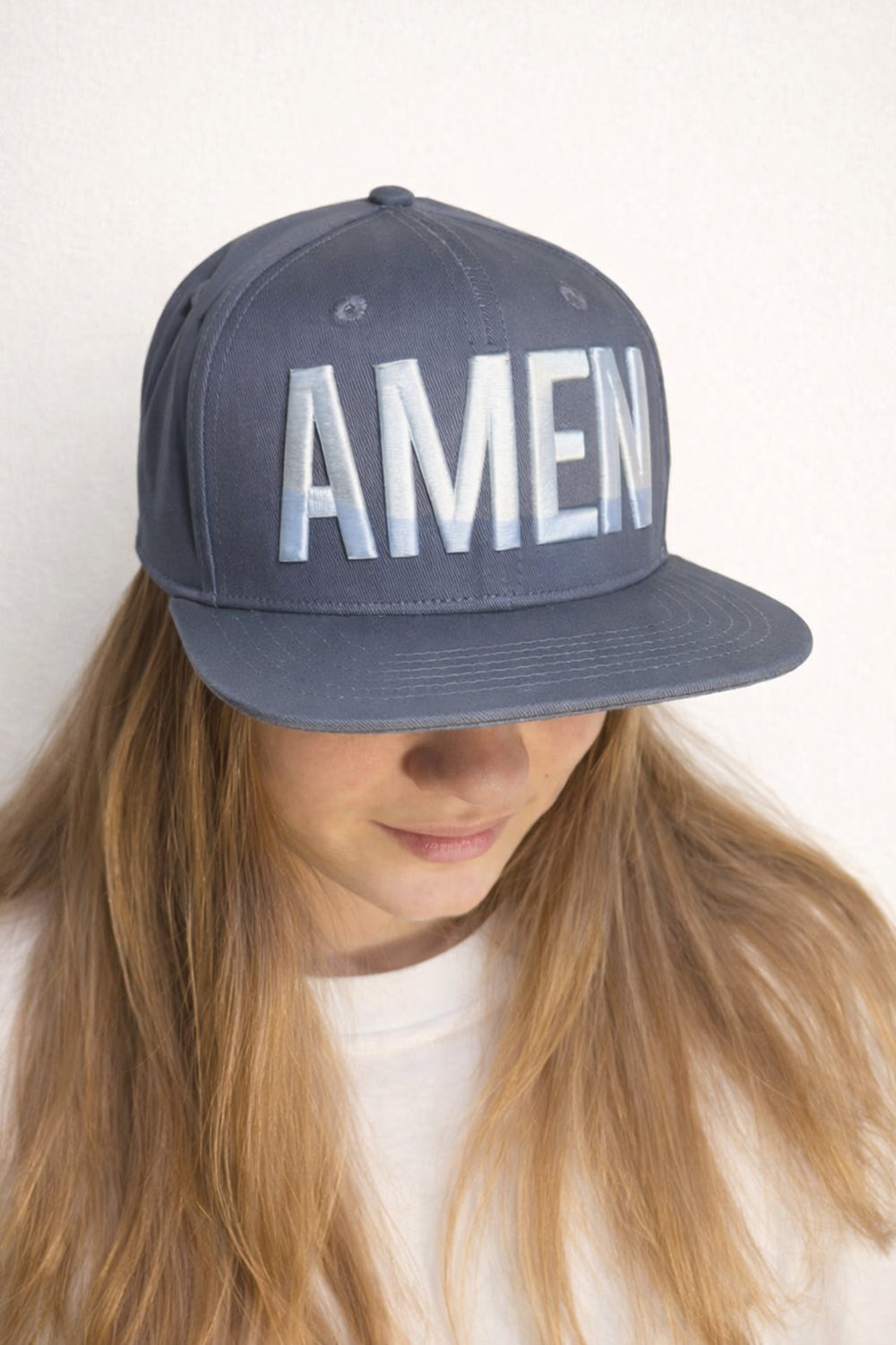 Grå keps med platt skärm: Amen