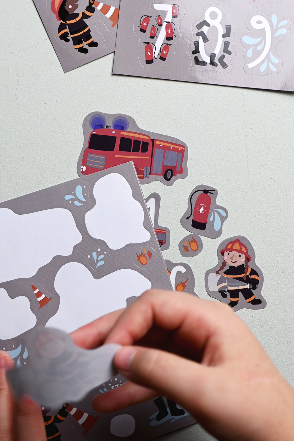 Klistermärkesark med brandtema: Räkna med Jesus varje dag