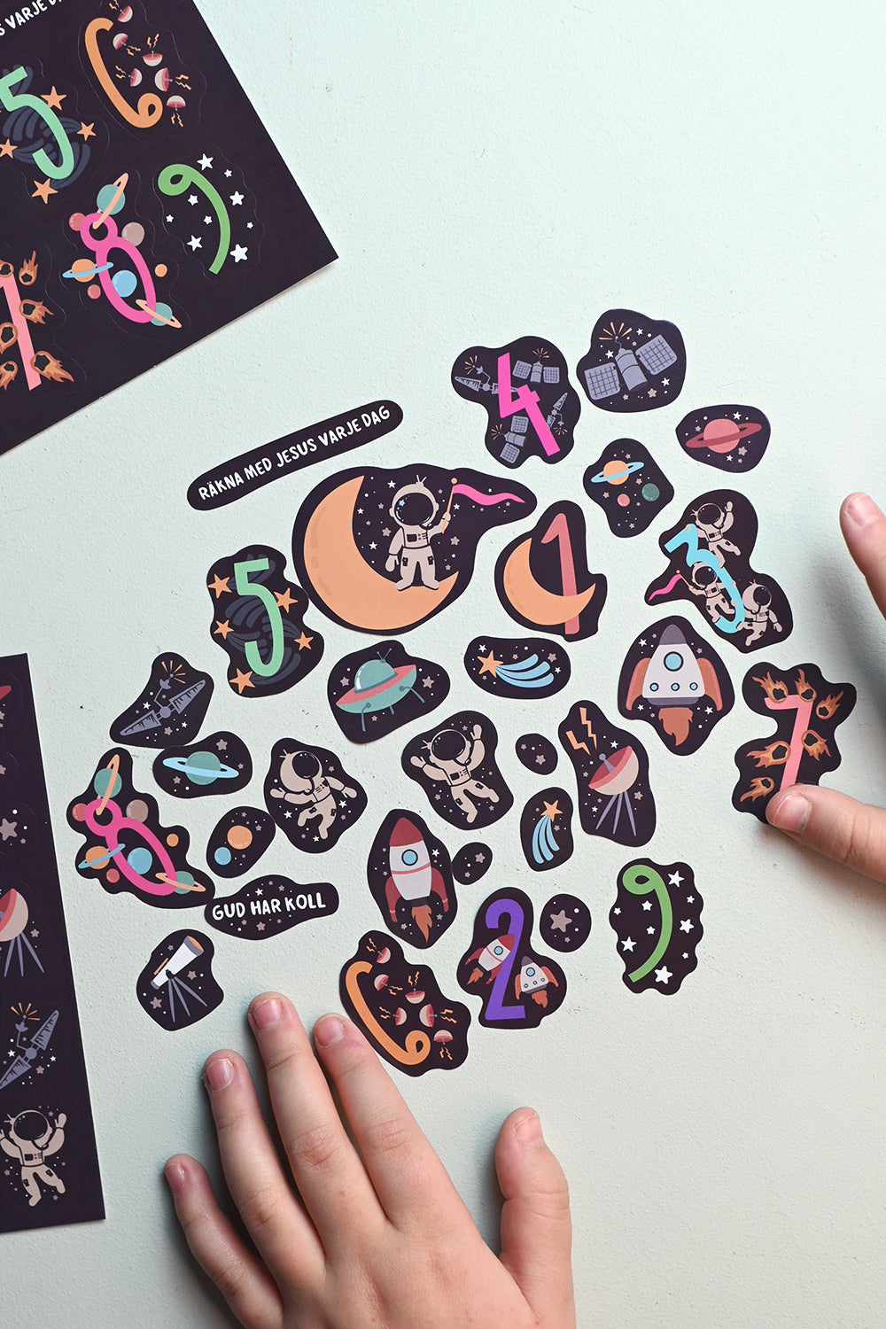 Klistermärkesark med rymdtema: Räkna med Jesus varje dag
