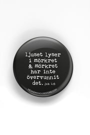 Knapp: Ljuset lyser i mörkret