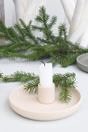 Beige ljusstake: Nu tändas tusen juleljus