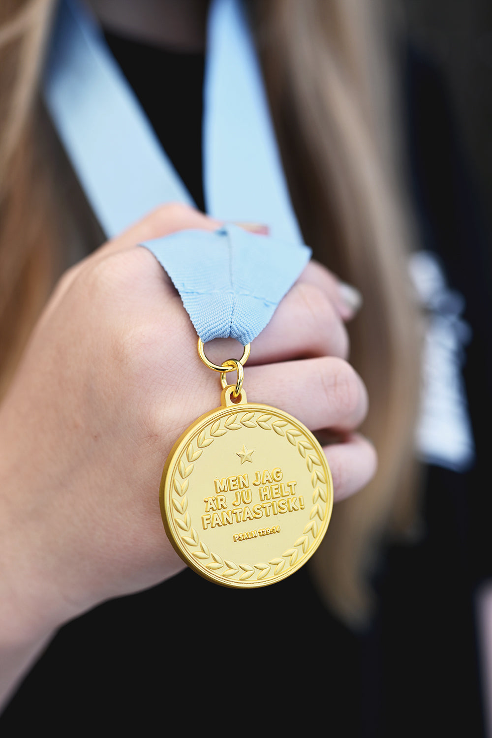 Medalj på blått band: Men jag är ju helt fantastisk