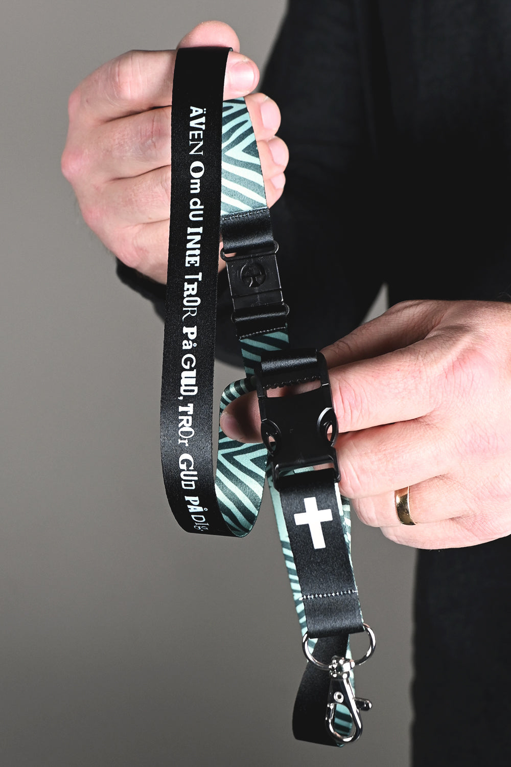 Långt nyckelband: Även om du inte tror på Gud