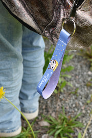 Kort nyckelband i glada färger: Du är dyrbar