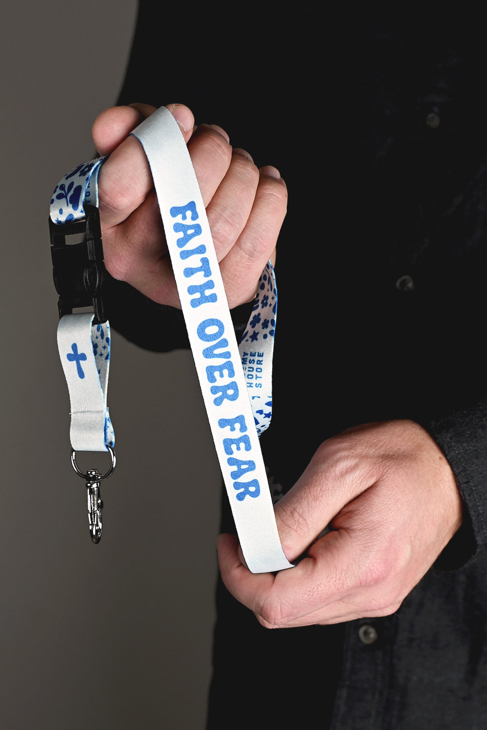 Långt nyckelband: Faith over fear