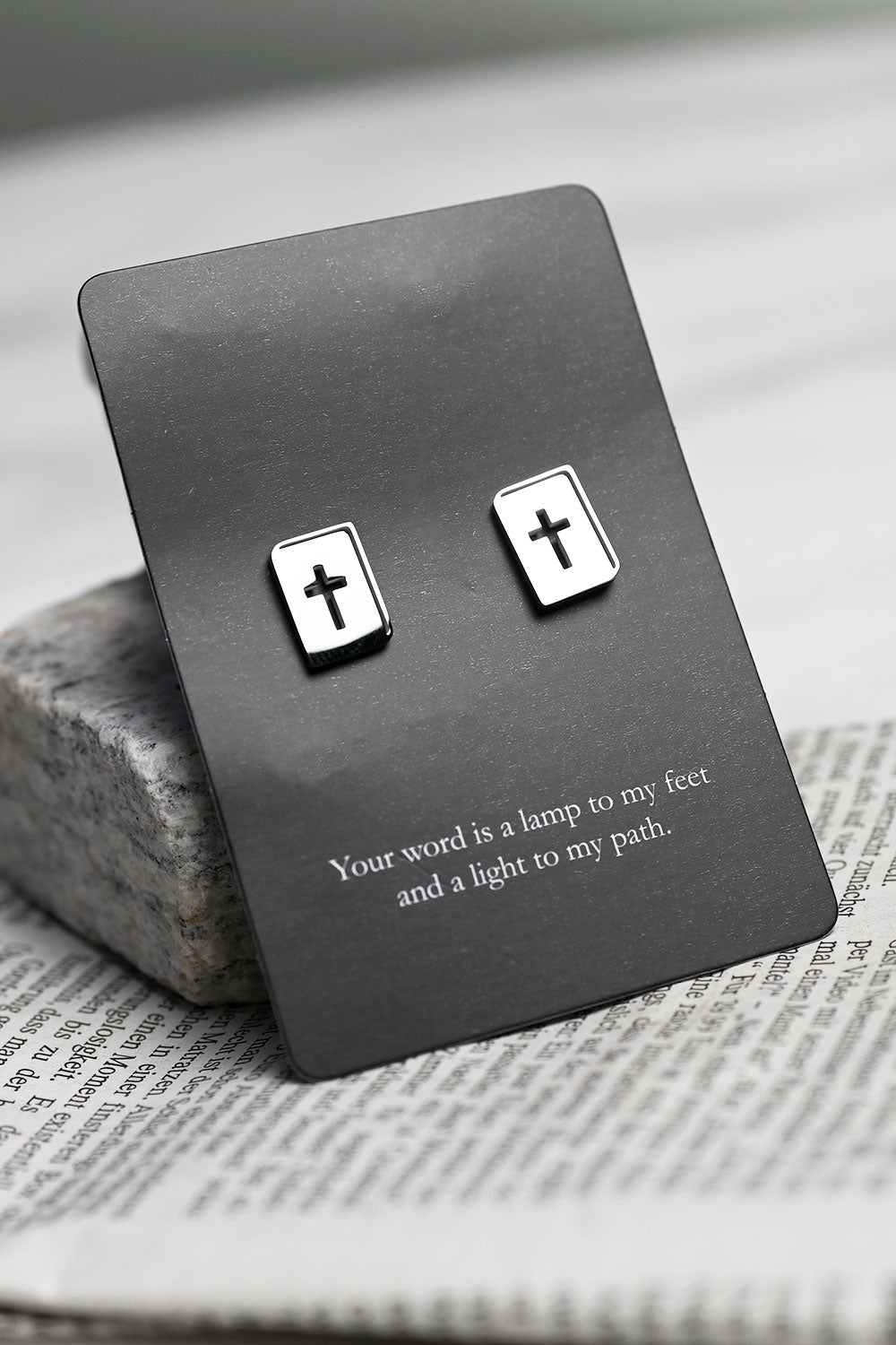 Små örhängen: Bibeln