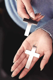 Stora örhängen: Loved to the Cross
