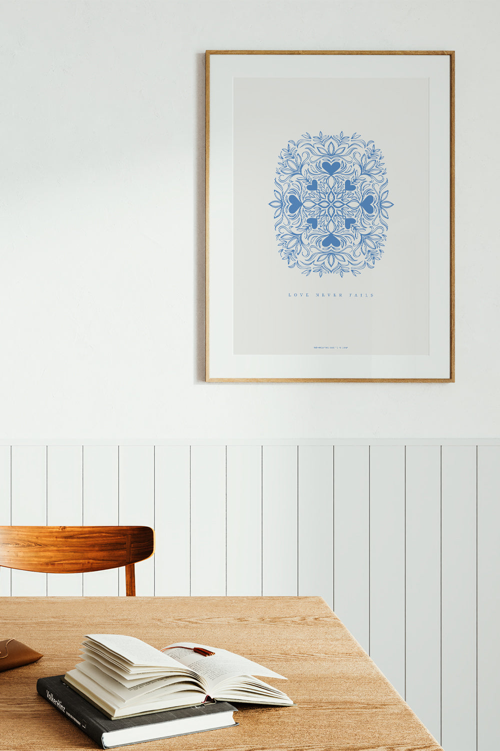 Poster med blått motiv: Love never fails
