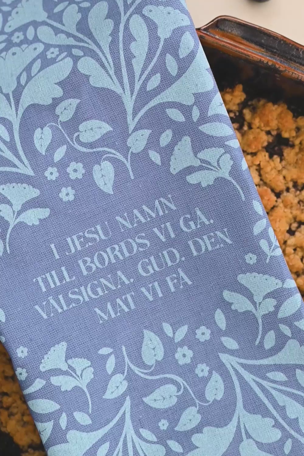 Ladda video: Kökshandduk: I Jesu namn till bords vi gå