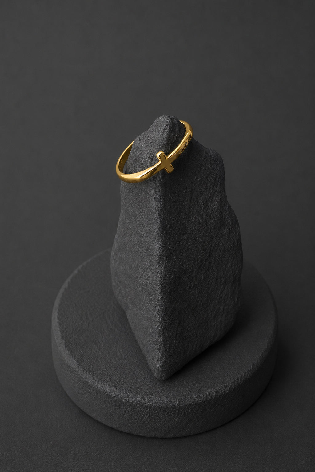 Guldfärgad ring: Kors