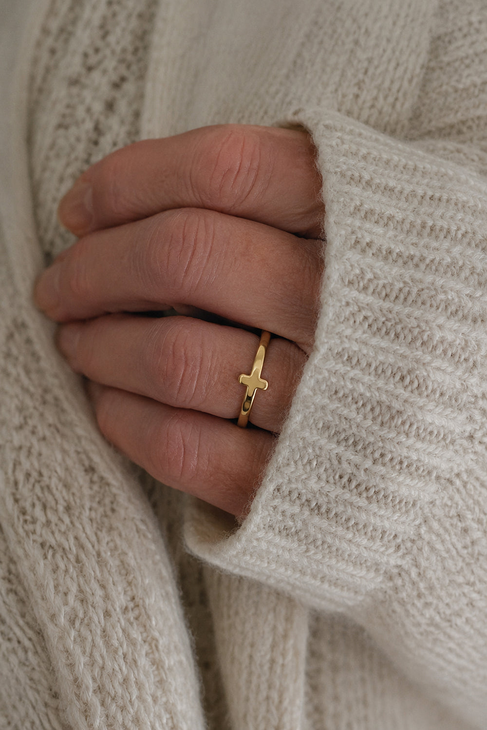 Guldfärgad ring: Kors