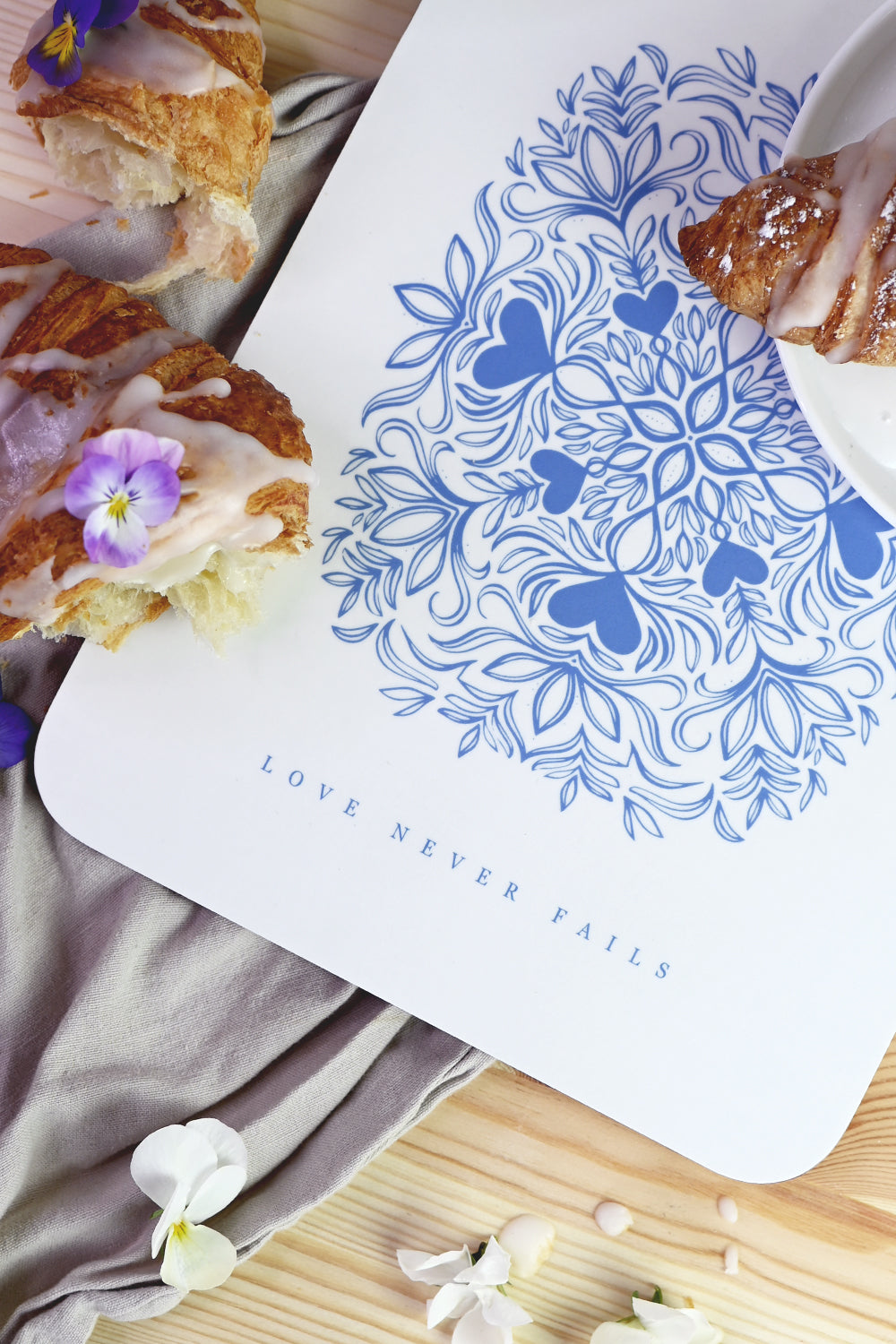 Serveringsbräda: Love never fails