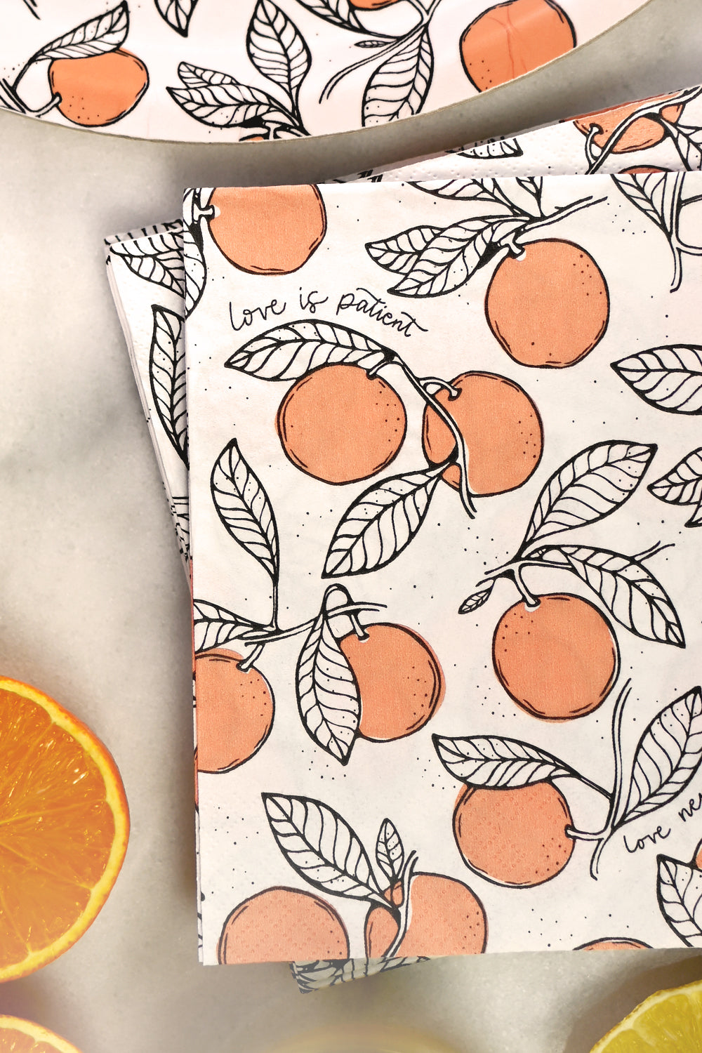 Servett med apelsiner: Love is patient, love is kind
